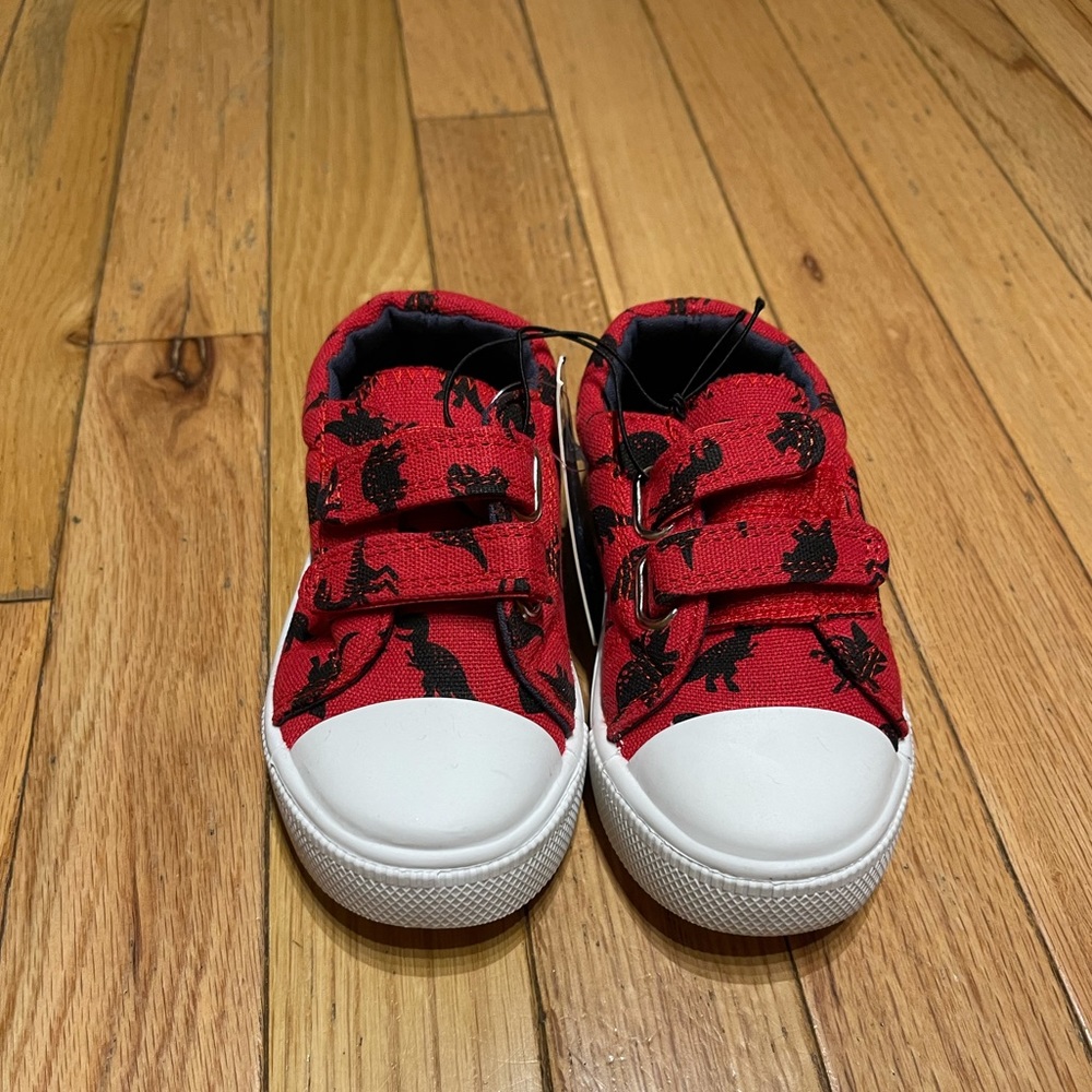 🟢NWT Boys size 7 Dinosaur Print Velcro Shoes